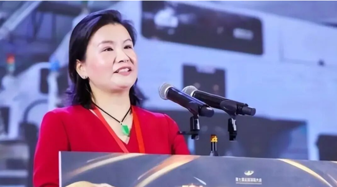 案例拆解 | 从打工妹到如今执掌千亿企业，周群飞的顶层设计堪称范本，她是如何用股权守住商业帝国控制权